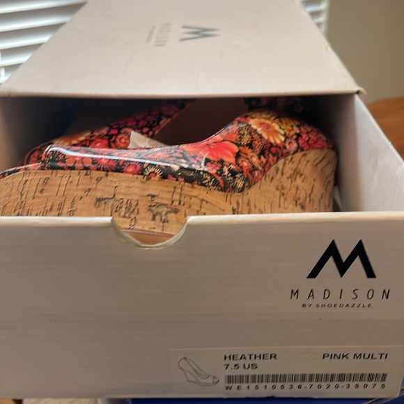 Pink Multi Floral Cork Wedge Shoes, Madison by Shoedazzle, Heather Size 7.5 - Picture 2 of 6